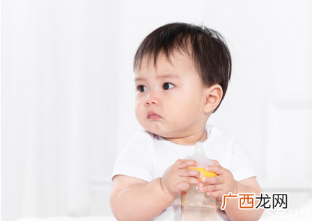 宝宝耳屎多久清理一次 宝宝耳屎多有什么影响