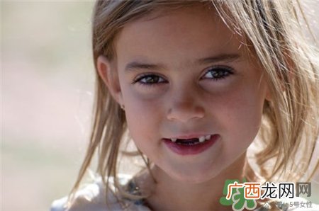 小孩换牙早好还是晚好?小孩换牙早好不好?
