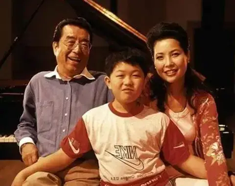 24岁梦鸽嫁给51岁李双江 梦鸽 李双江
