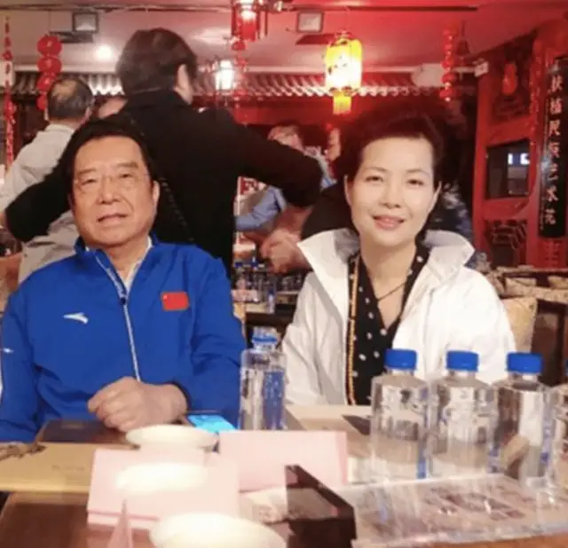 24岁梦鸽嫁给51岁李双江 梦鸽 李双江