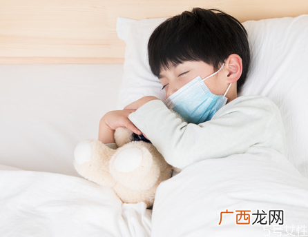 宝宝尿路感染的症状有哪些 宝宝尿路感染发烧怎么办