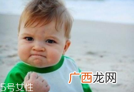 熊孩子往输液瓶里注脏水 熊孩子怎么管教？