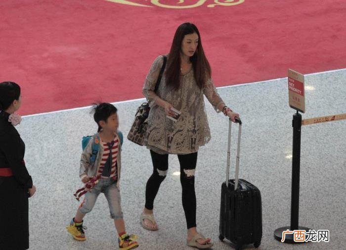 王志文老婆挺低调的 王志文老婆照片