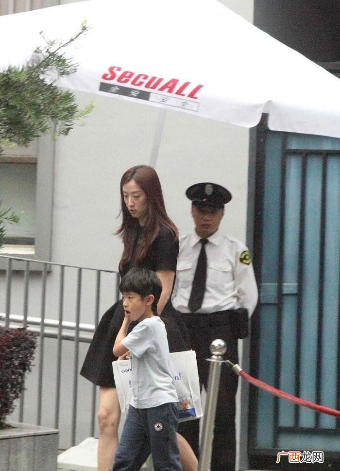 王志文老婆挺低调的 王志文老婆照片