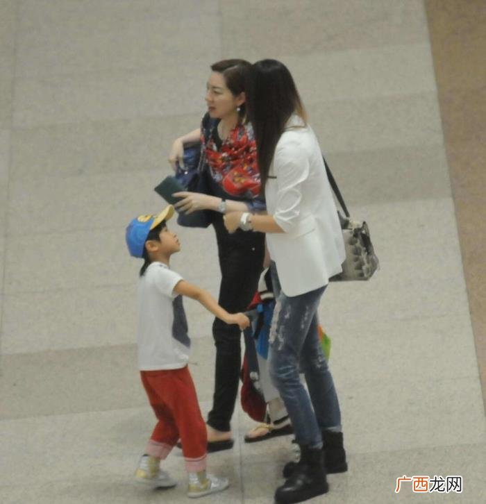 王志文老婆挺低调的 王志文老婆照片