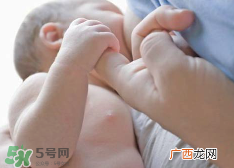 母乳喂养会胸下垂吗？母乳喂养胸部下垂怎么办？