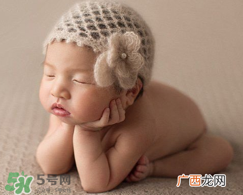 母乳喂养会胸下垂吗？母乳喂养胸部下垂怎么办？