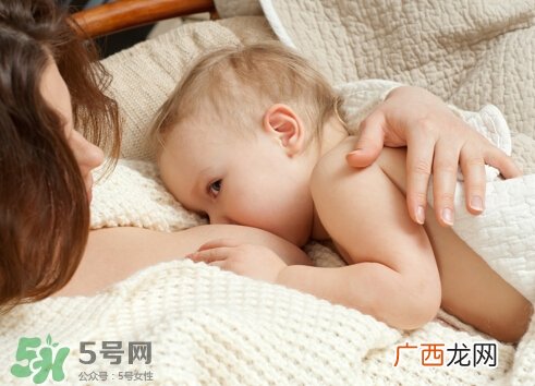 母乳喂养会胸下垂吗？母乳喂养胸部下垂怎么办？