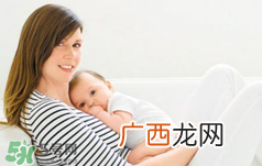 哺乳期能不能涂口红呢？哺乳期涂口红对宝宝有危害吗？