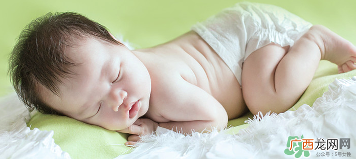 新生儿吃母乳需要喝水吗？新生儿需不需要要喝水？