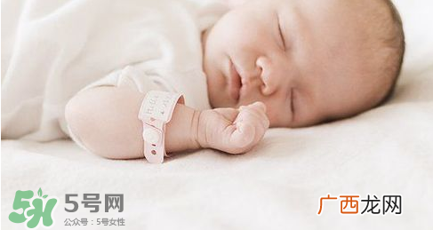 新生儿能用母乳洗脸吗？新生儿能用母乳擦脸吗？