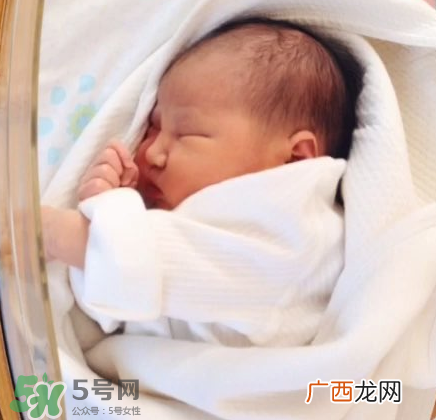新生儿能用母乳洗脸吗？新生儿能用母乳擦脸吗？