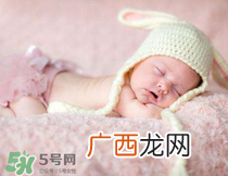 宝宝需要枕头吗？宝宝多大可以用枕头？