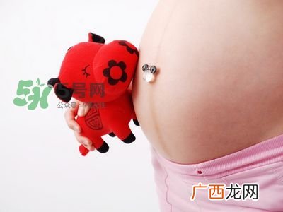 顺产前做什么运动生得快？顺产前吃什么有助分娩？
