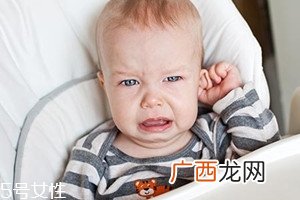 宝宝中耳炎有积液怎么治疗 建议看医生