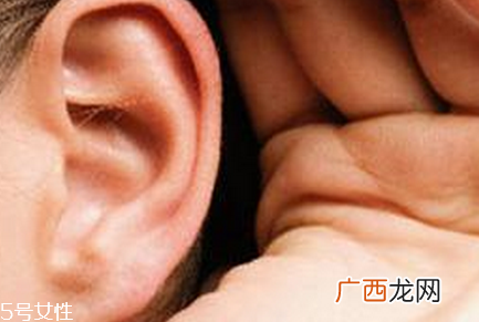 宝宝中耳炎有积液怎么治疗 建议看医生