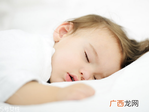宝宝睡觉鼻子呼呼响是怎么回事 四种原因需注意