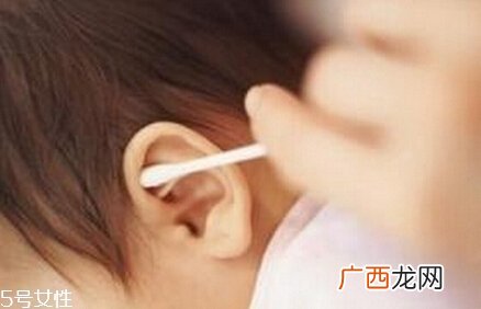 宝宝为什么喜欢抓耳朵 6种可能性