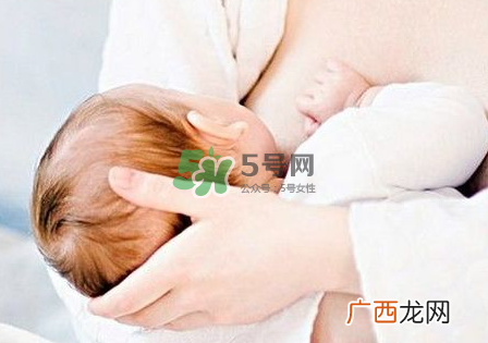 母乳喂养会积食吗？纯母乳喂养的宝宝会积食吗？