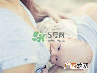 母乳喂养会积食吗？纯母乳喂养的宝宝会积食吗？