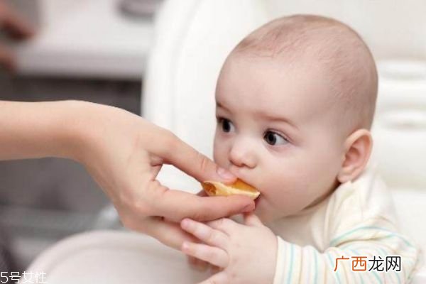 宝宝小肚子鼓鼓的是怎么回事 宝宝肚子总是鼓鼓的