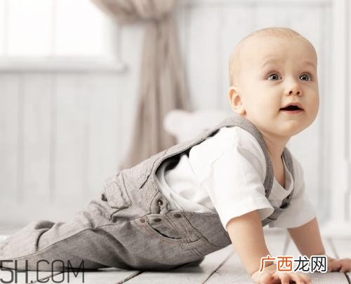 哪些因素会影响到宝宝走路呢？宝宝智力发育的高峰期在何时？