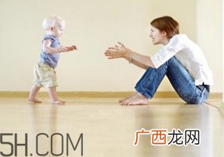 哪些因素会影响到宝宝走路呢？宝宝智力发育的高峰期在何时？