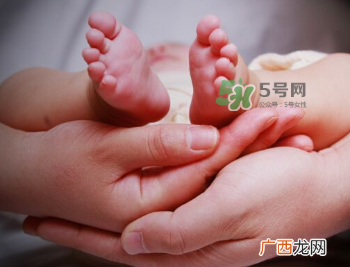 八月份坐月子可以开空调吗？8月份坐月子可以开空调吗？