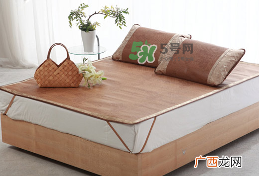三伏天坐月子可以睡凉席吗？夏天坐月子可以睡凉席吗？