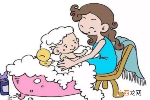给宝宝洗头的正确姿势 给宝宝洗头的步骤