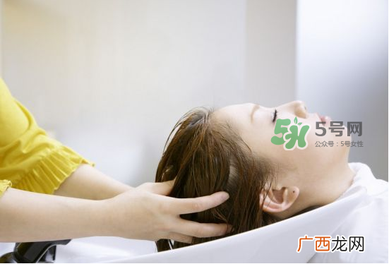 三伏天坐月子能洗头吗?三伏天坐月子多久可以洗头?