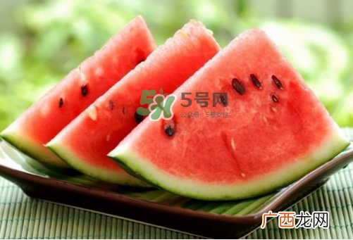 三伏天坐月子可以吃西瓜吗？三伏天坐月子吃西瓜好吗？