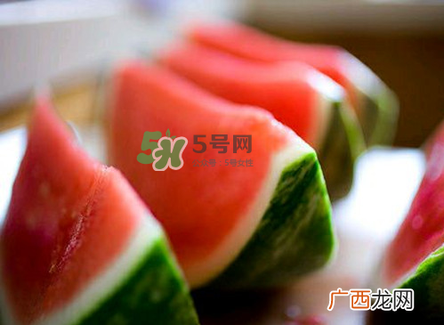 三伏天坐月子可以吃西瓜吗？三伏天坐月子吃西瓜好吗？