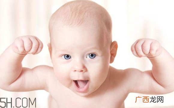 宝宝腿纹不对称是怎么回事？婴幼儿的生长发育标准是怎样的？