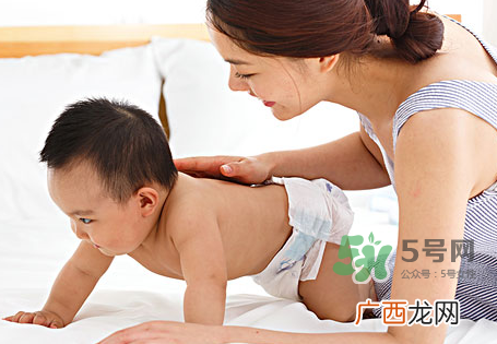剖腹产后催乳按摩方法 剖腹产怎么催乳好？
