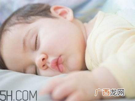婴儿猝死综合征是怎么回事？宝宝睡觉常犯哪些错误？