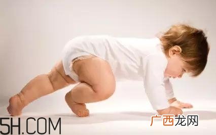 怎样能够训练婴幼儿的肌肉？宝宝为什么总是在闹腾？