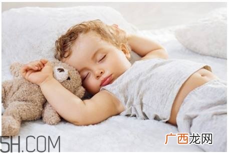宝宝脸上长湿疹都是为什么？哪些行为会影响宝宝睡眠的质量？
