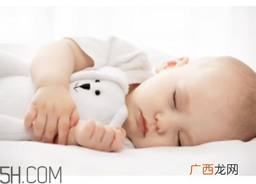 宝宝脸上长湿疹都是为什么？哪些行为会影响宝宝睡眠的质量？