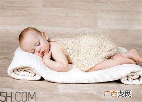 宝宝脸上长湿疹都是为什么？哪些行为会影响宝宝睡眠的质量？