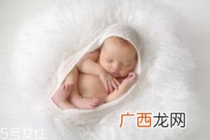 新生儿的头可以摸吗 不建议摸