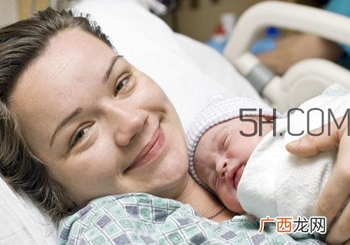 顺产恶露有臭味是怎么回事 顺产恶露有臭味怎么办