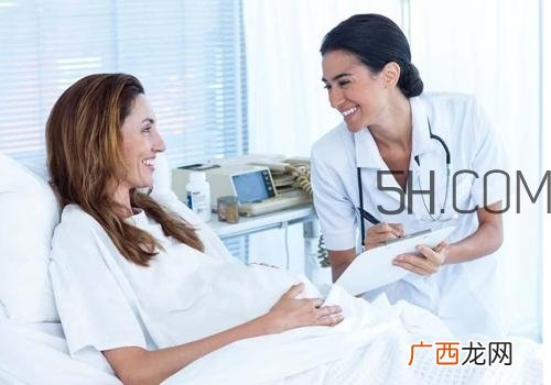 顺产恶露有臭味是怎么回事 顺产恶露有臭味怎么办