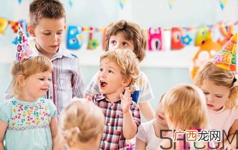 宝宝上幼儿园需要准备什么？宝宝上幼儿园哭闹怎么应对？