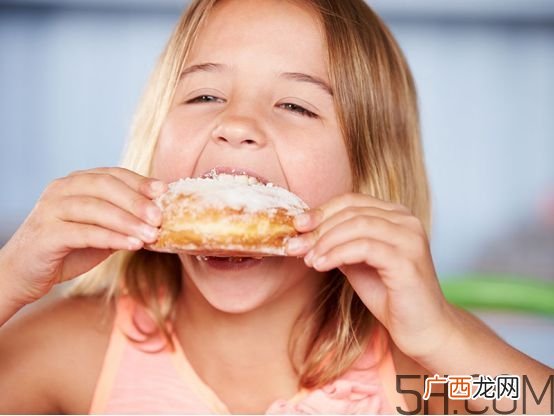 宝宝多大可以吃月饼？宝宝吃月饼会上火吗？