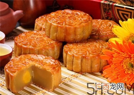 宝宝多大可以吃月饼？宝宝吃月饼会上火吗？