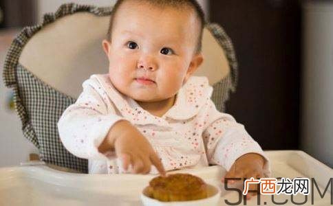 宝宝多大可以吃月饼？宝宝吃月饼会上火吗？