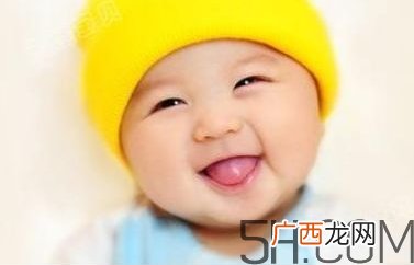 如何给宝宝断奶？宝妈有妙招