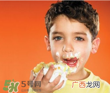 宝宝爱吃甜食智力会下降吗？儿童爱吃糖会影响智力吗？