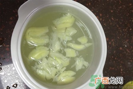 宝宝咳嗽喝大蒜水有用吗?小孩咳嗽能喝大蒜水吗?
